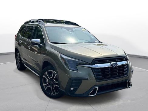 Used 2023 Subaru Ascent Touring AWD/4WD image 4