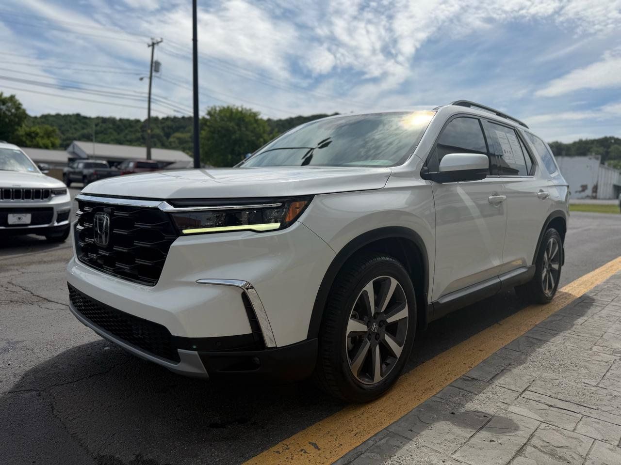 Used 2023 Honda Pilot Touring image 4