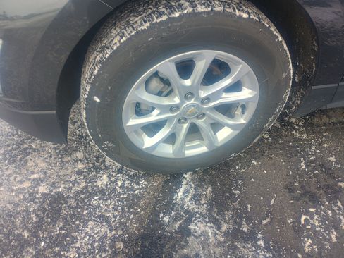 Used 2020 Chevrolet Equinox LT w/ Driver Convenience Package image 4