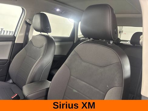 Used 2022 Volkswagen Taos SE w/ Panoramic Sunroof Package AWD/4WD image 12