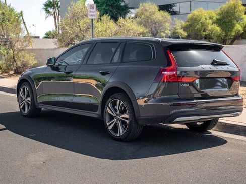 Used 2025 Volvo V60 B5 Cross Country Plus AWD/4WD image 3