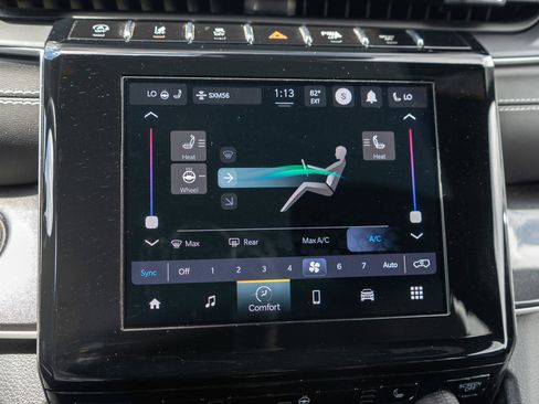 Used 2023 Jeep Grand Cherokee Altitude AWD/4WD image 18