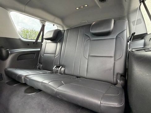 Used 2020 Chevrolet Suburban Premier image 15