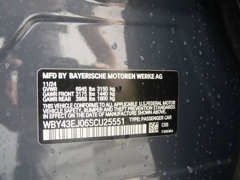 Used 2025 BMW i7 eDrive50 image 30