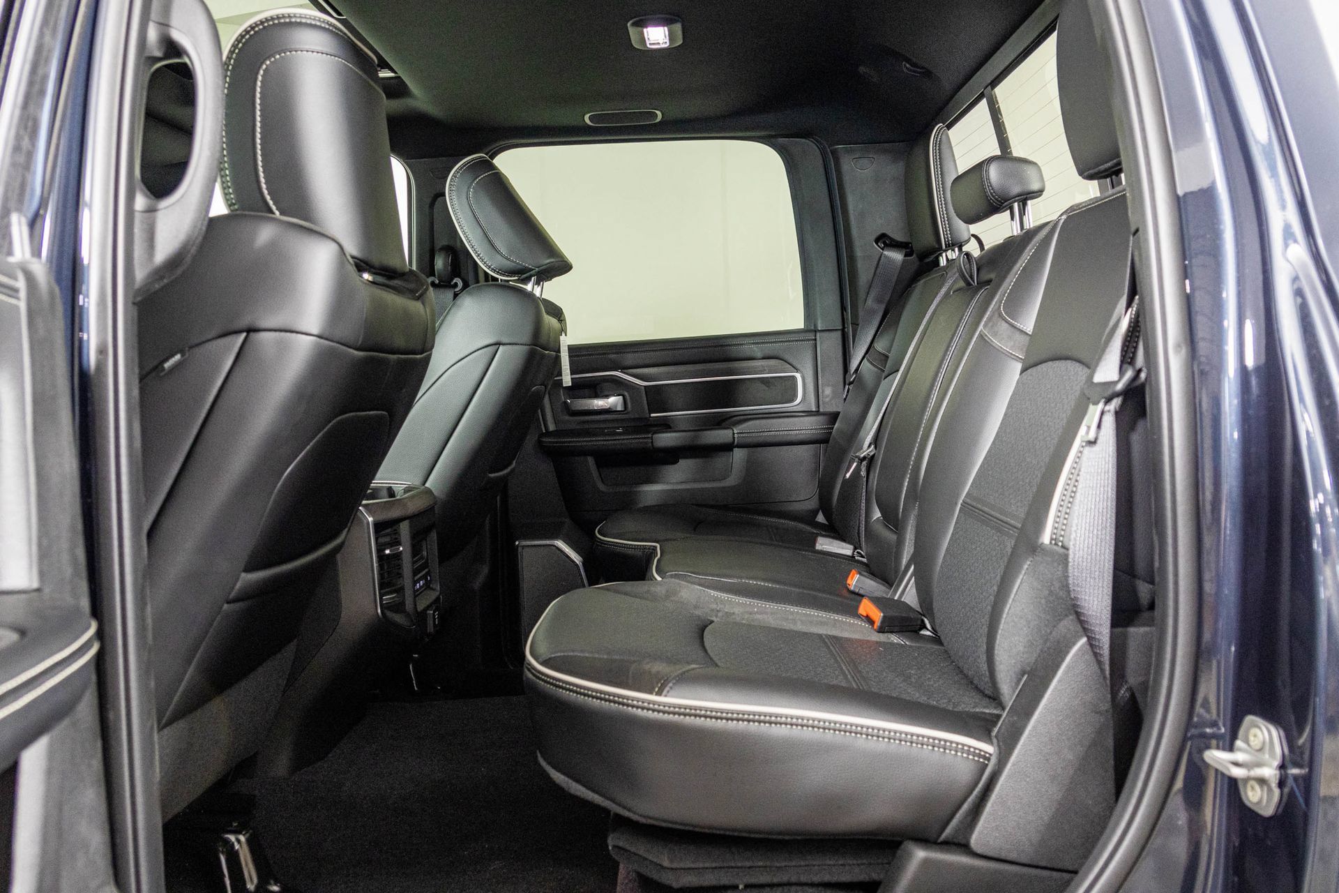 New 2026 RAM 3500 Laramie AWD/4WD image 38