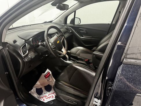 Used 2022 Chevrolet Trax LT w/ LT Convenience Package image 14