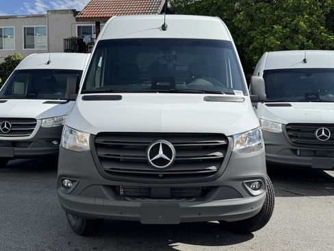 New 2025 Mercedes-Benz Sprinter 2500 image 3
