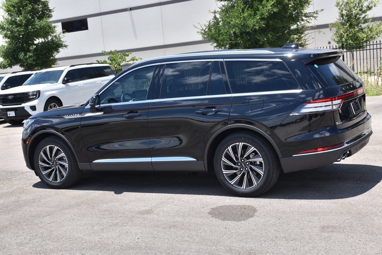 New 2026 Lincoln Aviator 2WD image 10