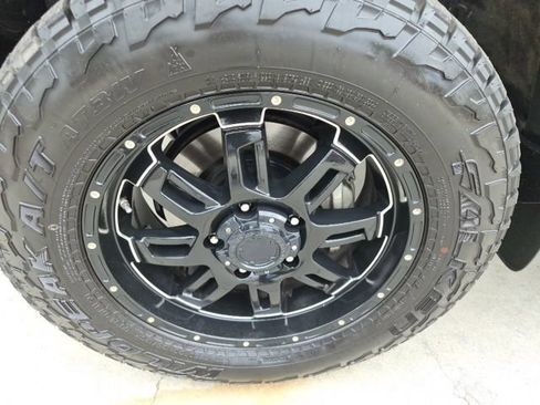 Used 2018 Toyota Tundra SR5 w/ SR5 Upgrade Package AWD/4WD image 7