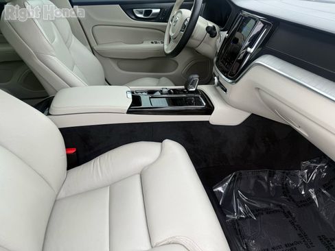 Used 2024 Volvo S60 T8 Ultimate w/ Climate Package image 29