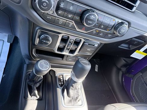 New 2026 Jeep Gladiator Sport AWD/4WD image 19