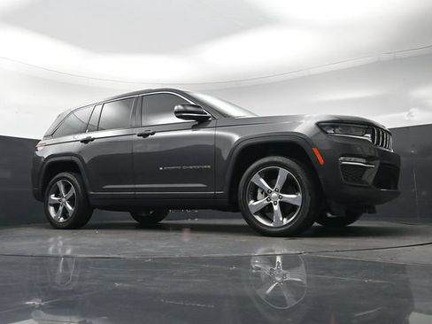 Used 2022 Jeep Grand Cherokee Limited RWD image 32