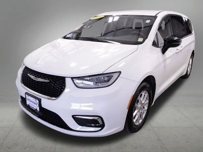 Used 2024 Chrysler Pacifica Touring-L