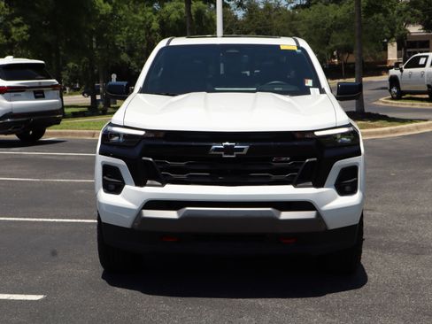 Used 2025 Chevrolet Colorado Z71 w/ Technology Package AWD/4WD image 3
