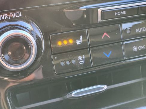 Used 2021 Toyota Highlander Limited image 25