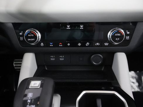 Used 2025 Mitsubishi Outlander AWD image 54