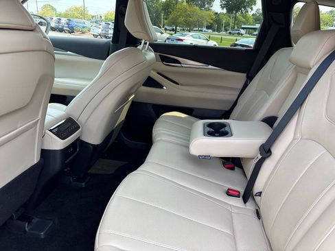 Used 2025 INFINITI QX60 Luxe w/ Lighting Package (N94) FWD image 33