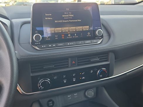 Used 2025 Nissan Rogue S image 19