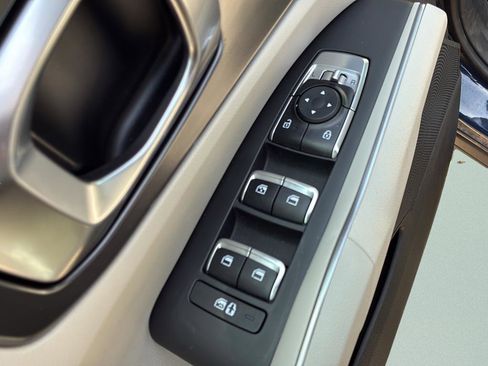 Used 2024 Kia Sorento S w/ Panoramic Sunroof Package FWD image 12
