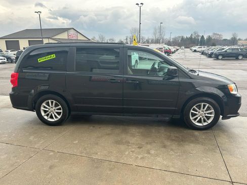Used 2016 Dodge Grand Caravan SXT image 4