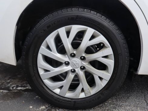 Used 2018 Toyota Corolla LE FWD image 30