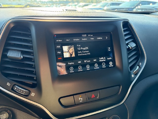 Used 2019 Jeep Cherokee Latitude Plus AWD/4WD image 14