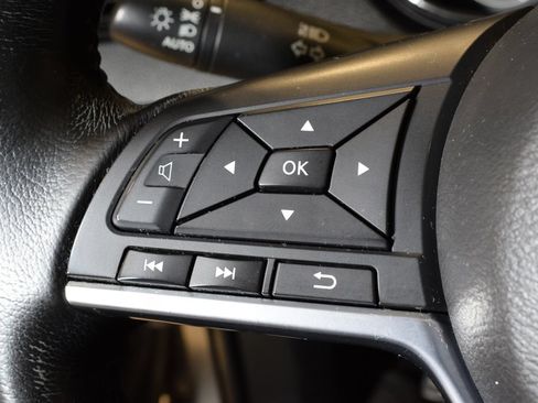 Used 2017 Nissan Rogue SV AWD/4WD image 19