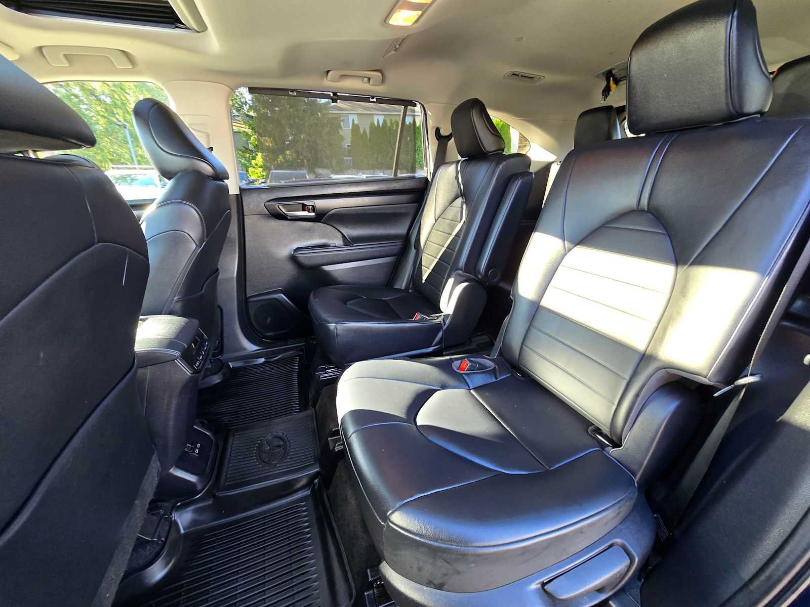Used 2023 Toyota Highlander XLE AWD/4WD image 17