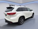 Used 2019 Toyota Highlander XLE image 3