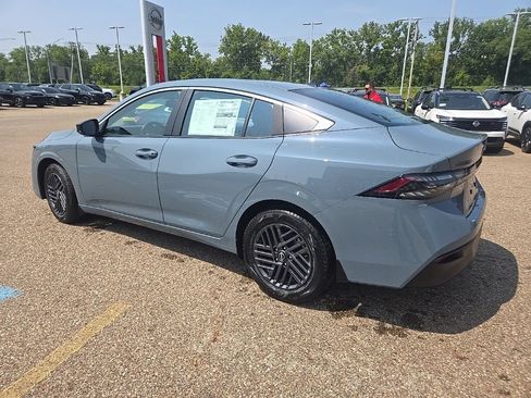 New 2026 Nissan Sentra SV w/ SV Convenience Package FWD image 5