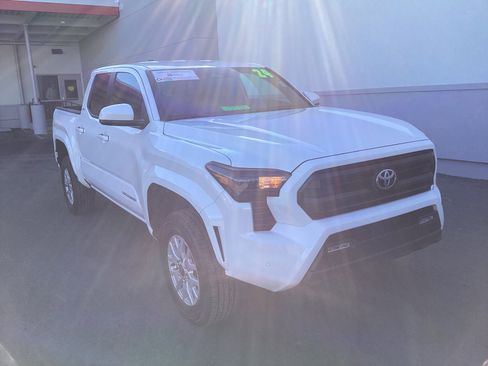 Certified 2024 Toyota Tacoma SR5 image 2