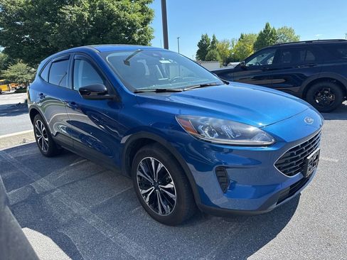 Used 2022 Ford Escape SE w/ SE Sport Appearance Package AWD/4WD image 1