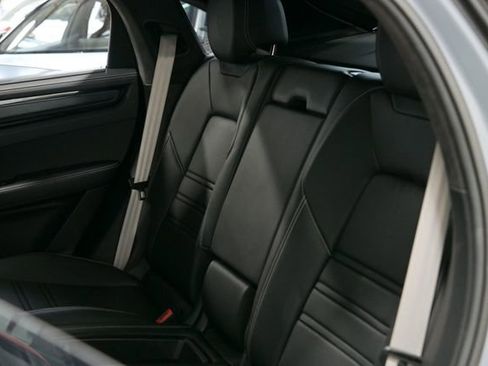 Used 2022 Porsche Cayenne Turbo GT AWD/4WD image 28