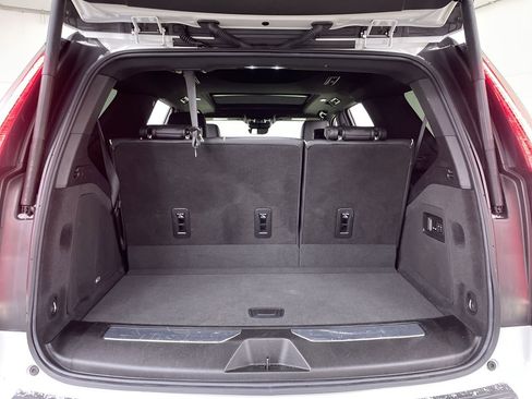 Used 2023 Cadillac Escalade Premium Luxury image 22