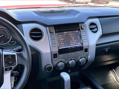 Used 2017 Toyota Tundra SR5 image 7