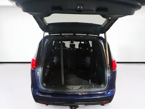 Used 2020 Chrysler Pacifica Touring w/ Advanced Safetytec Group image 19