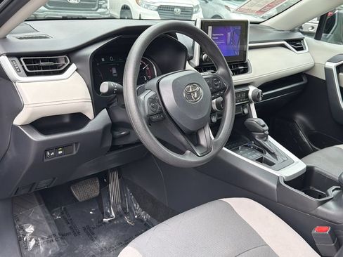 Used 2025 Toyota RAV4 XLE AWD/4WD image 19