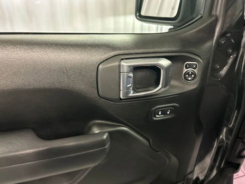 Used 2025 Jeep Wrangler Rubicon w/ Convenience Group AWD/4WD image 14
