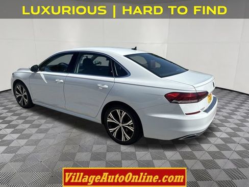 Used 2022 Volkswagen Passat 2.0T SE FWD image 2
