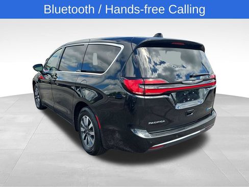 Used 2023 Chrysler Pacifica Touring-L FWD image 3