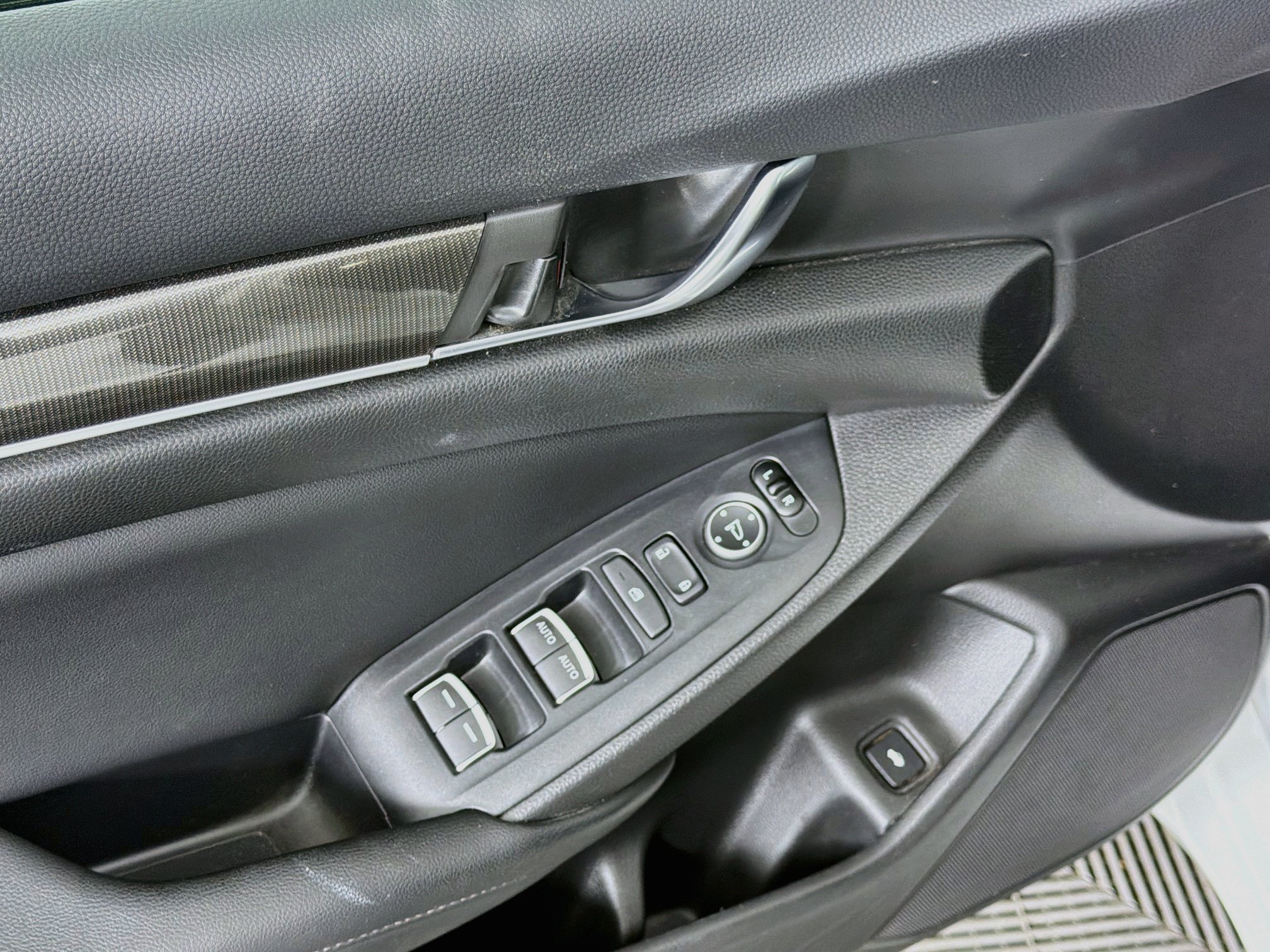 Used 2019 Honda Accord Sport image 15
