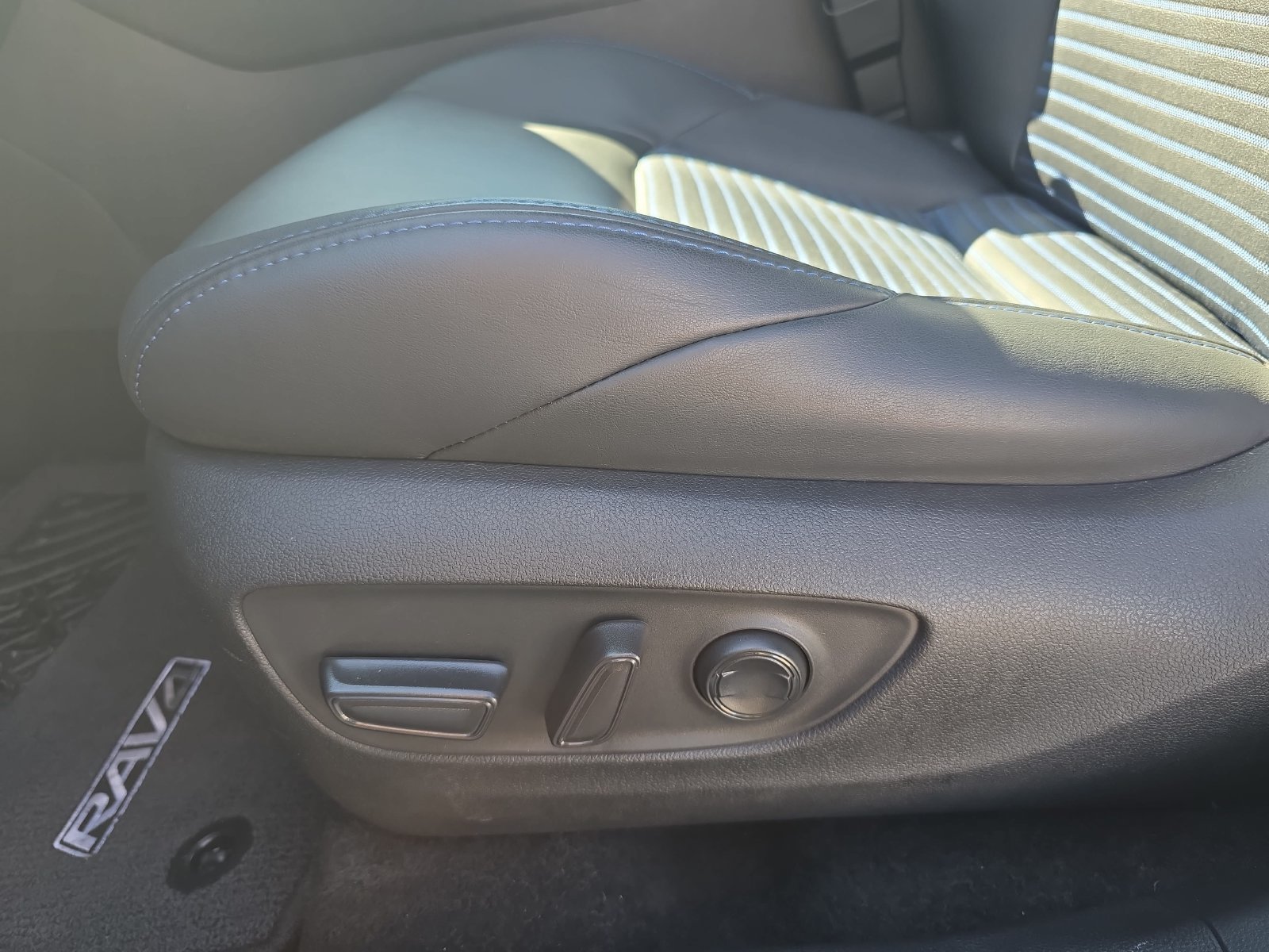 Used 2024 Toyota RAV4 XSE w/ Advanced Technology Package AWD/4WD image 26