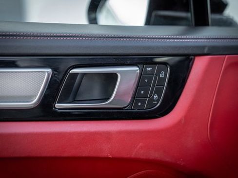 Used 2022 Porsche Cayenne Platinum Edition image 45