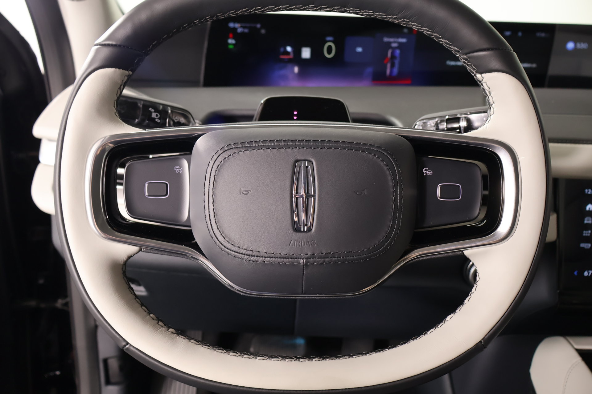 New 2026 Lincoln Navigator Premiere AWD/4WD image 3