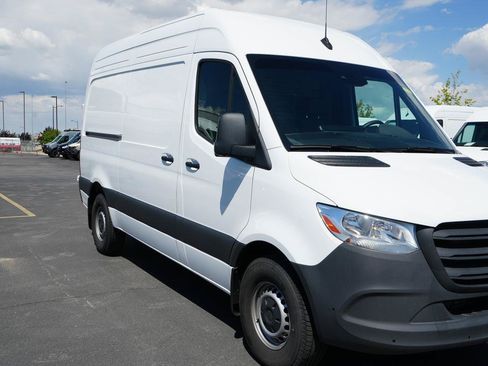 Used 2024 Mercedes-Benz Sprinter 2500 image 3