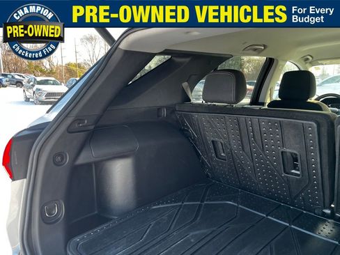 Used 2022 Chevrolet Equinox LT w/ Driver Convenience Package image 14