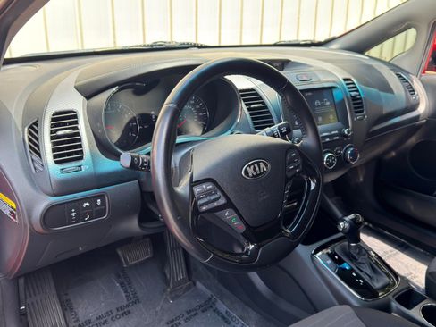 Used 2018 Kia Forte S w/ S Technology Plus Package FWD image 13