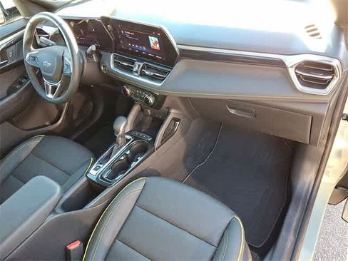 Used 2025 Chevrolet TrailBlazer ACTIV image 32