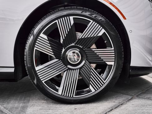 Used 2025 Rolls-Royce Spectre w/ Spectre Launch Package image 19