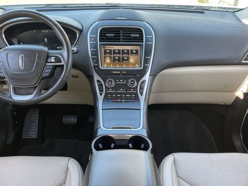 Used 2019 Lincoln Nautilus Reserve FWD image 17